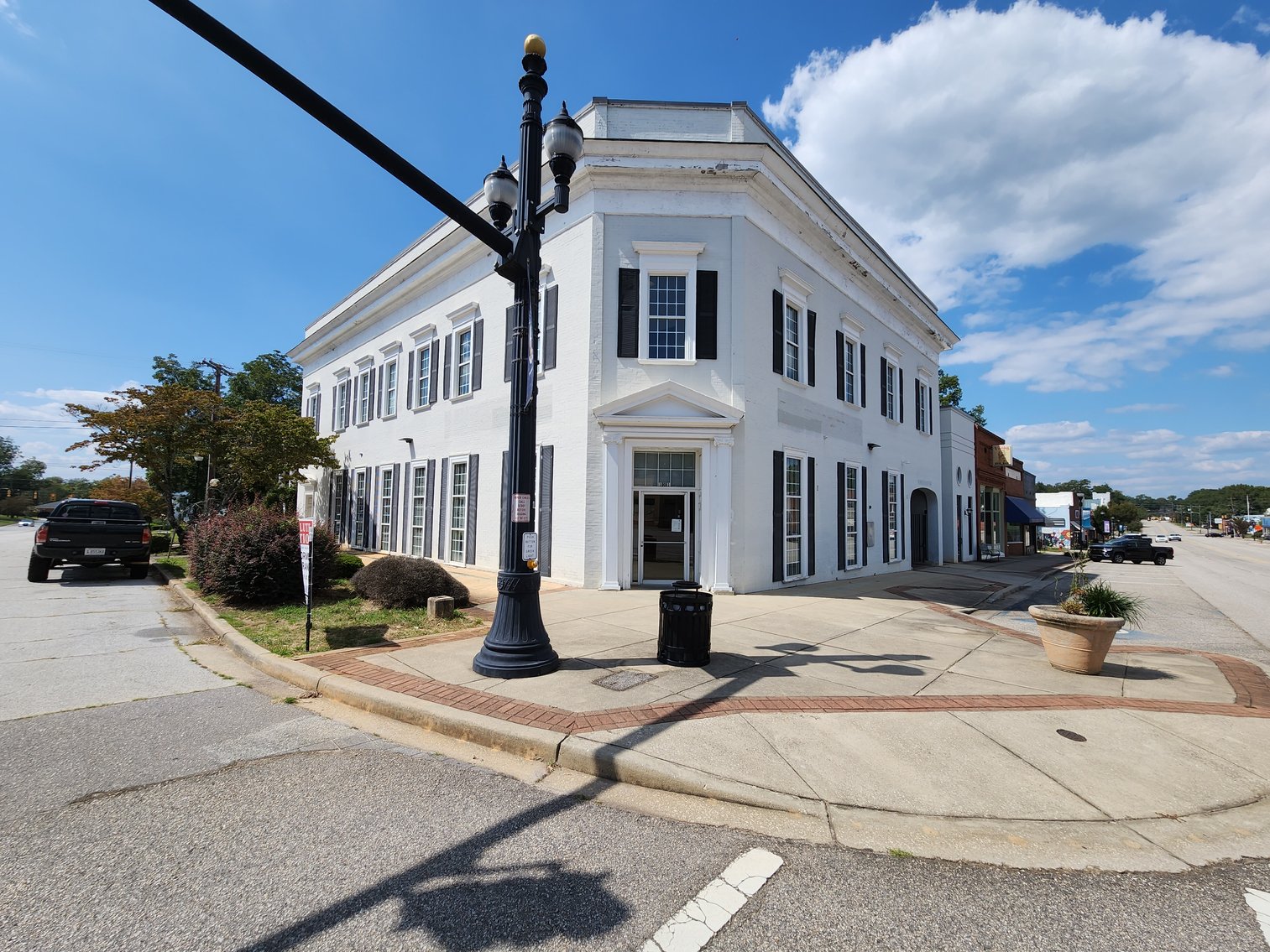 Image for Winnsboro, SC: 10,164±SF Footprint Former Bank Branch on 1± Acre at 101 N Congress St. (Fairfield County)