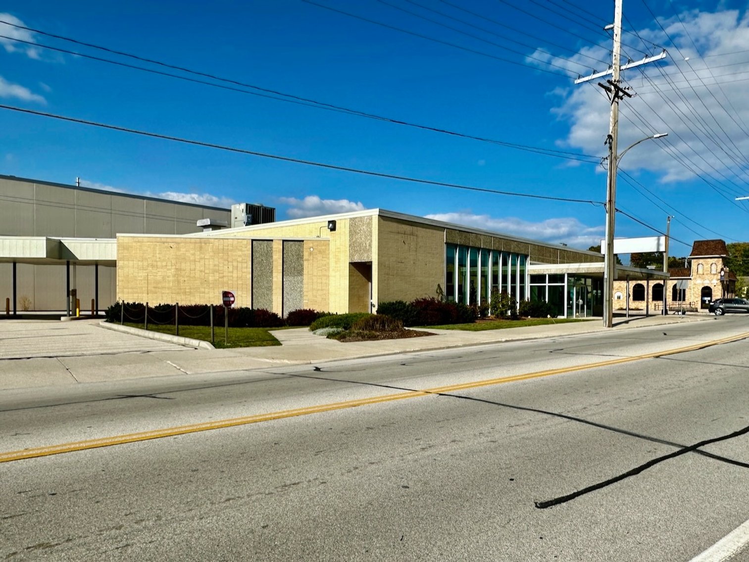 Image for Sheboygan Falls, WI: 5,835± SF Footprint Former Bank Branch on .5± Acre at 806 Monroe St. (Sheboygan County)