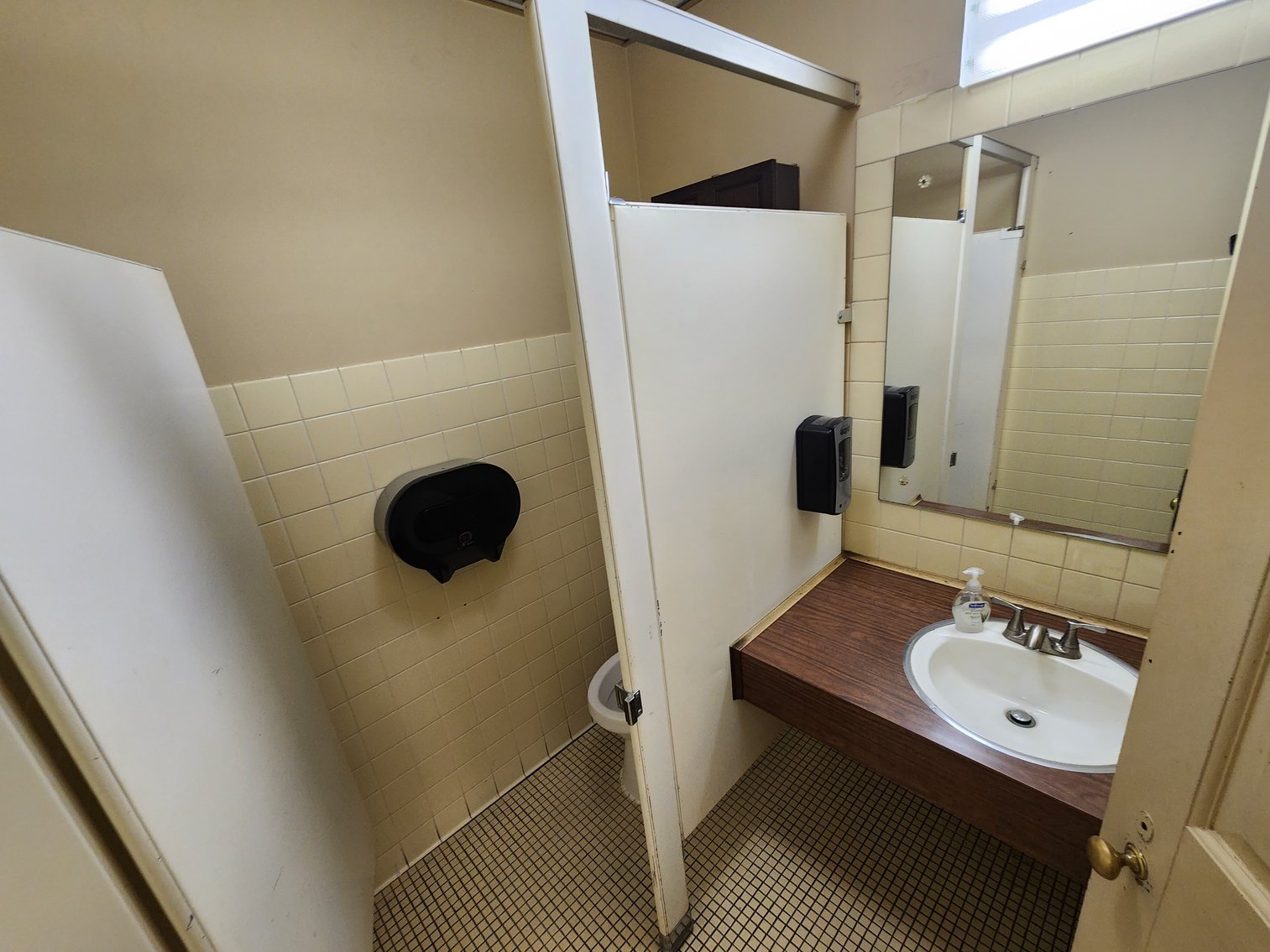 Image for Winnsboro, SC: 10,164±SF Footprint Former Bank Branch on 1± Acre at 101 N Congress St. (Fairfield County)