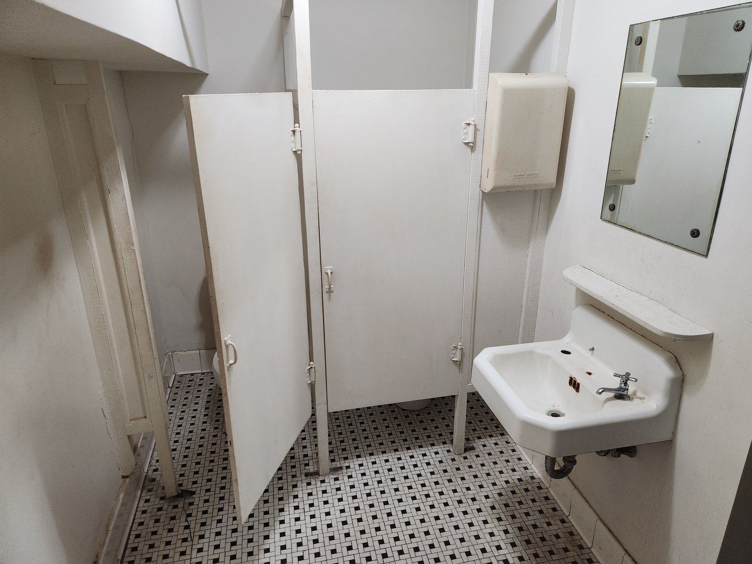 Image for Winnsboro, SC: 10,164±SF Footprint Former Bank Branch on 1± Acre at 101 N Congress St. (Fairfield County)