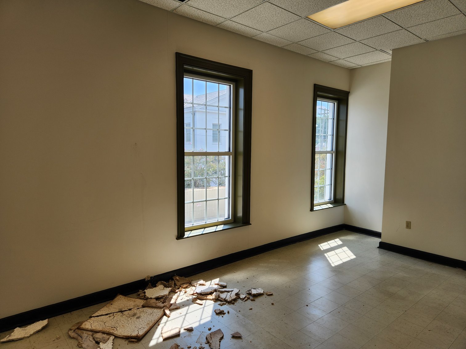 Image for Winnsboro, SC: 10,164±SF Footprint Former Bank Branch on 1± Acre at 101 N Congress St. (Fairfield County)