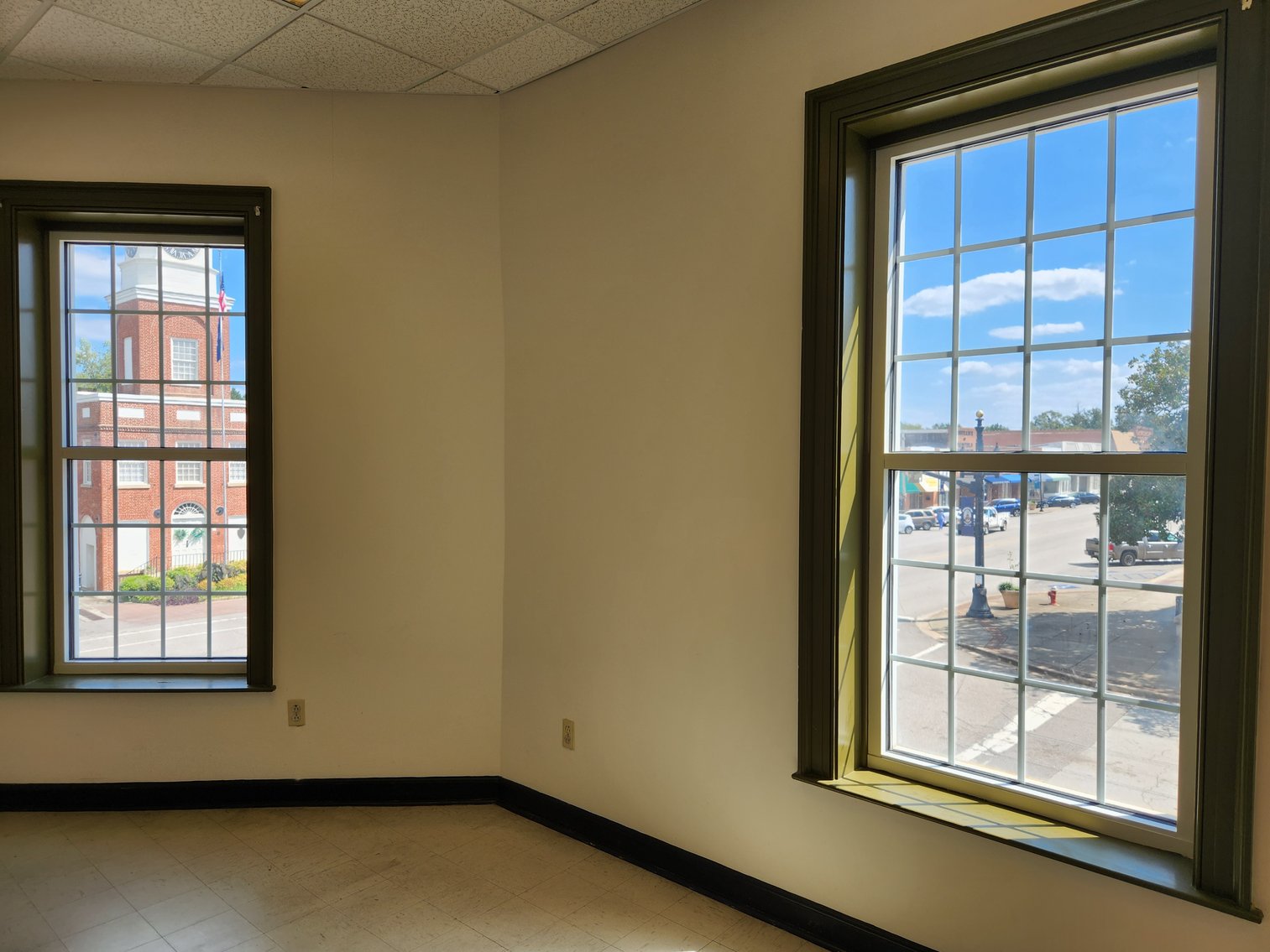 Image for Winnsboro, SC: 10,164±SF Footprint Former Bank Branch on 1± Acre at 101 N Congress St. (Fairfield County)