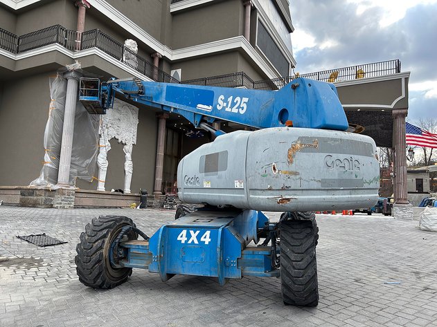 Telehandlers, Arial Platform Lifts & Skid Steers