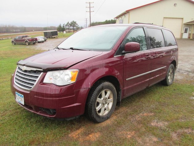 BUHL DO-BID.COM: ★ CHRYSLER TOWN & COUNTRY, PLOW, & MORE - ONLINE AUCTION