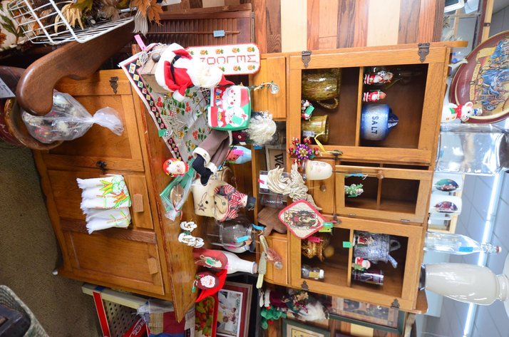 STARGAZERS INVENTORY REDUCTION: VINTAGE FURNITURE & TOYS, CROCKS, COLLECTIBLES, and MORE! - Durand, WI