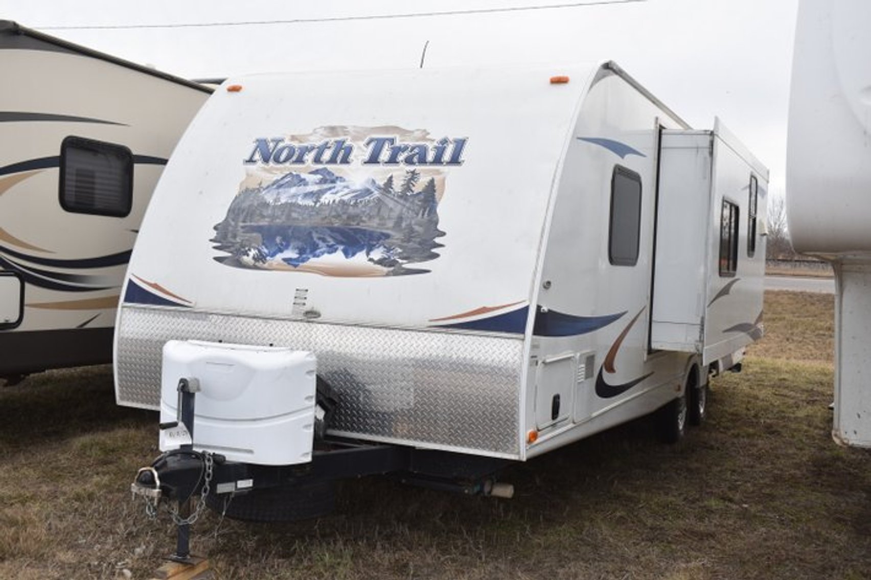 10 Campers: (5) 5th Wheels and (5) Travel Trailers (117613)