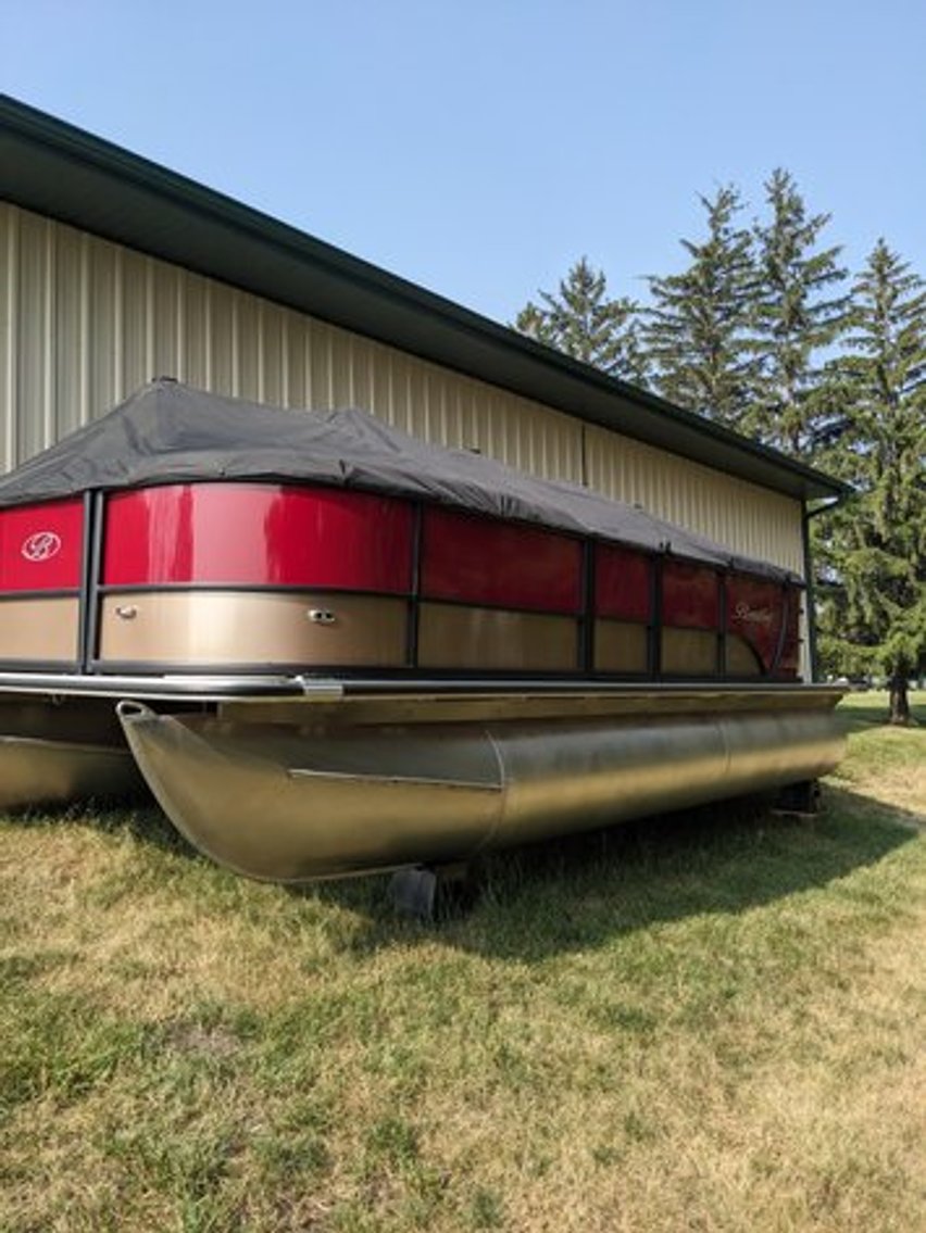 (4) 2023 Bentley Pontoons, 1996 Wellcraft Excel, 1998 Wellcraft Eclipse Boat