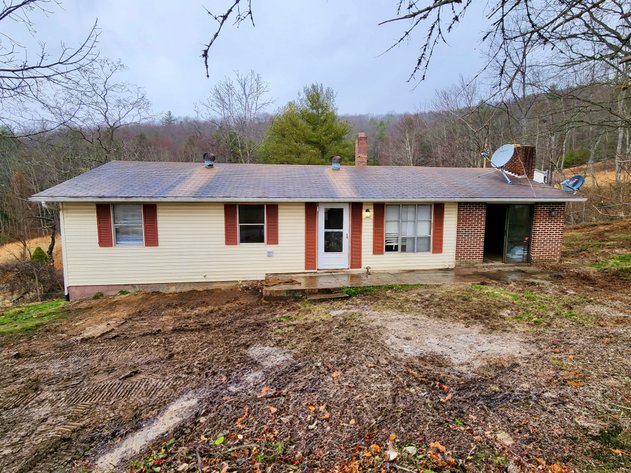 3 BR/1.5 BA Home w/Basement on .50 +/- Acres in Bland, VA--SELLING to the HIGHEST BIDDER via ONLINE ONLY BIDDING!!