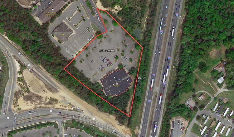 COMMERCIAL REAL ESTATE:  4.72 +/- Acres w/28,000 +/- sf. Building, 224 Parking Spaces & 490' +/- of I-95 Frontage in Fredericksburg, VA!!  ONLINE ONLY BIDDING!!