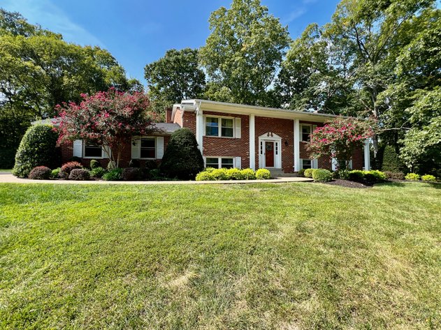 4 BR/3 BA Brick Home w/Walk-Out Basement on 5.4 +/- Acres in Nokesville, VA--Prince William County