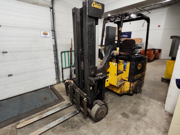 Forklifts & Material Handling Equipment