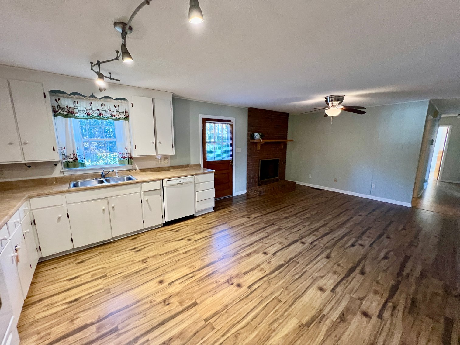 Adorable Brick Home in Taylorsville, NC Auction