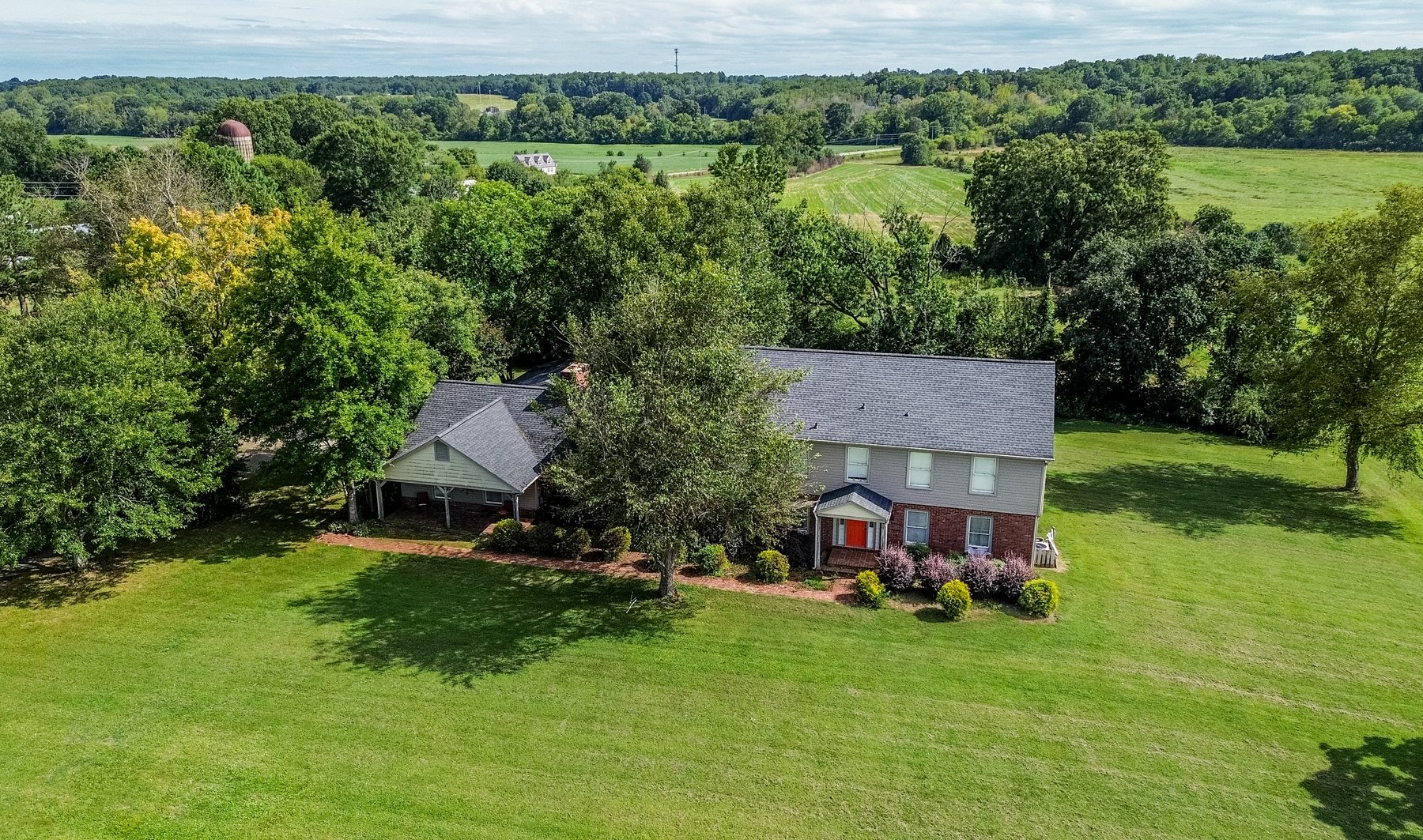 Large 5 Bedroom Home in Rural Setting