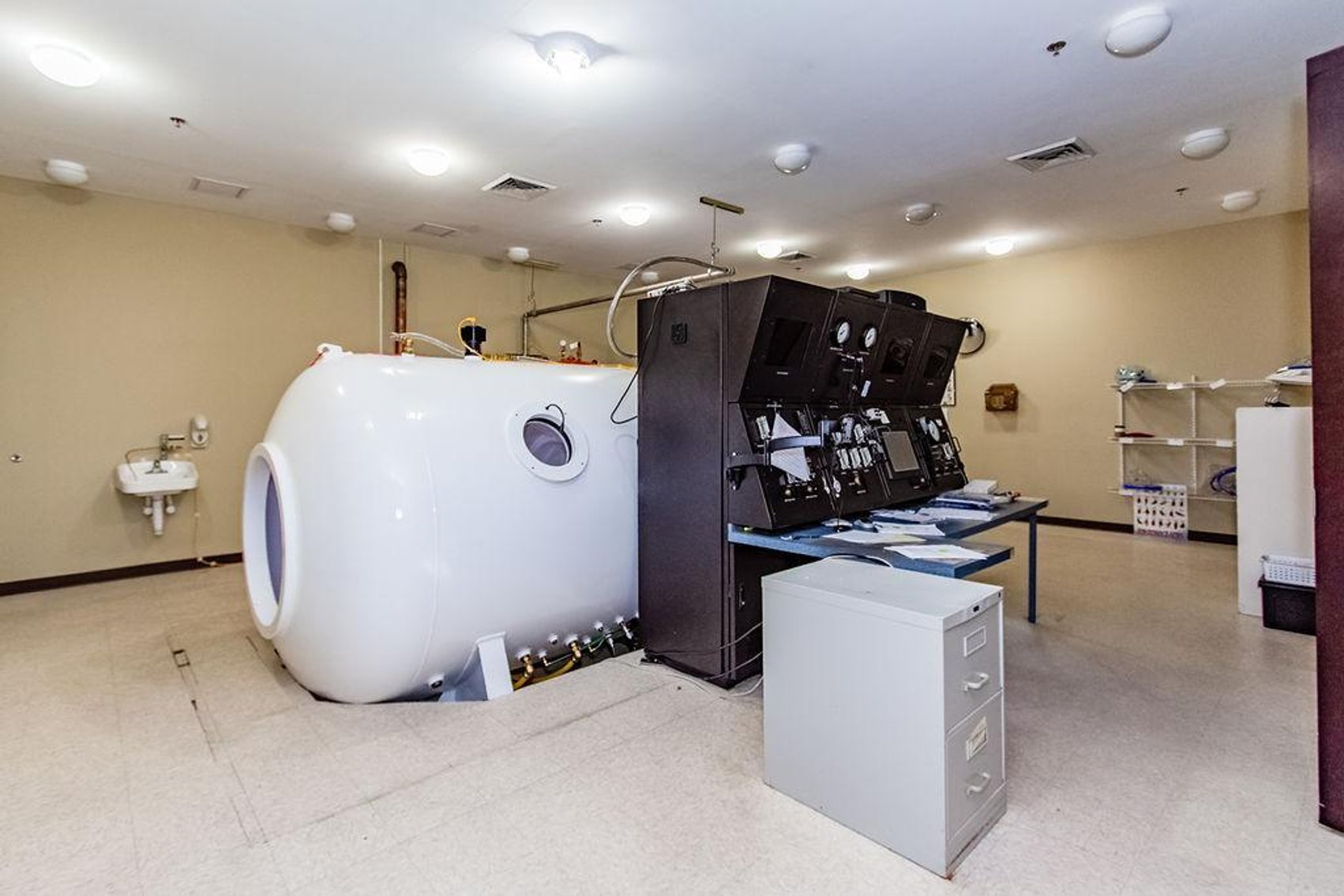 Hyperbaric Chamber & Medical Equipment