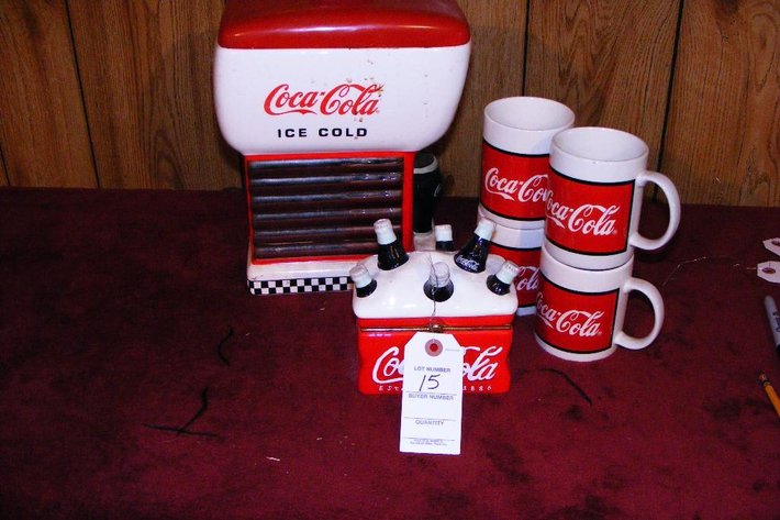 4 Coca Cola mugs, cookie jar (lid broken), trinket box