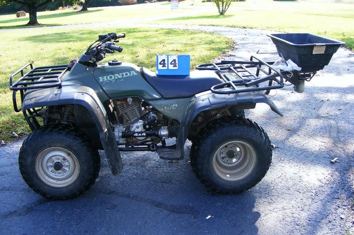 Honda Four Trax 300 4x 1996 model, runs, semi-auto, hunter green