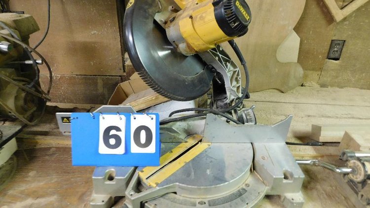 DeWalt compound miter saw w/blades