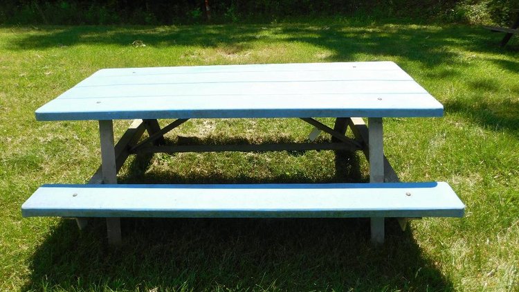 Picnic table