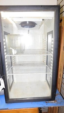 Small cooler/refrigerator