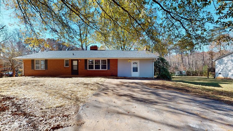 Real Estate Auction - Charming 3-Bedroom Home on 1 Acre in King, NC