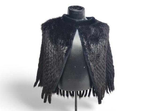 Dyed Beaver Cape w/ Fringe - David Green Master Furrier