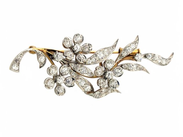 3.00ctw Diamond Leaf Brooch in 18k Yellow Gold