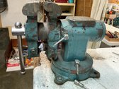 Bulldog  Bench/Pipe  Vise