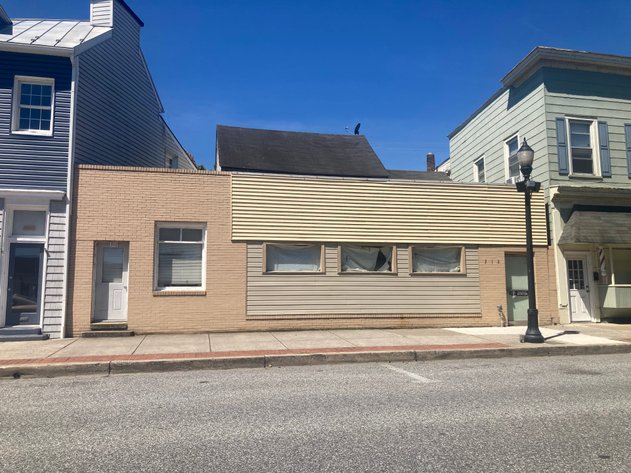 3,496 +/- SF STORE FRONT STYLE BUILDING