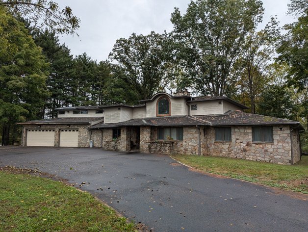 3 BR, 4 BATH CUSTOM HOME W/ 3-CAR GARAGE