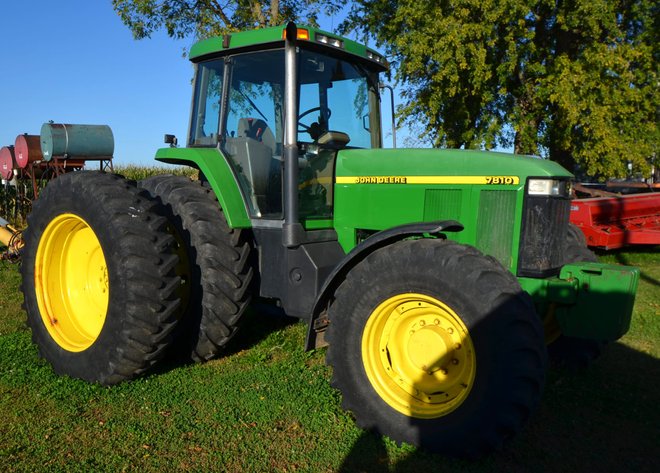 TRACTORS, FARM EQUIPMENT, AND OTHER PERSONAL PROPERTY - Fountain City, WI