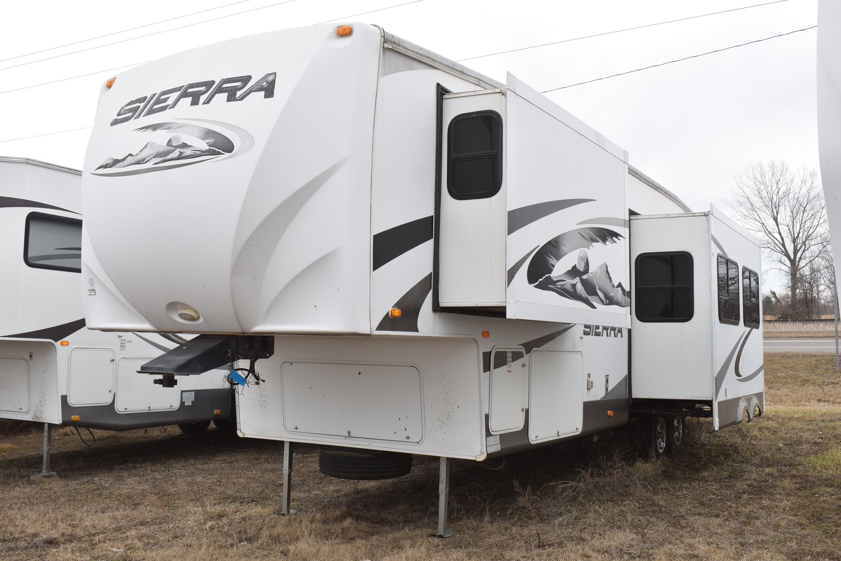 (11) Campers: 5th Wheels, Travel Trailers, Air Stream (123057)