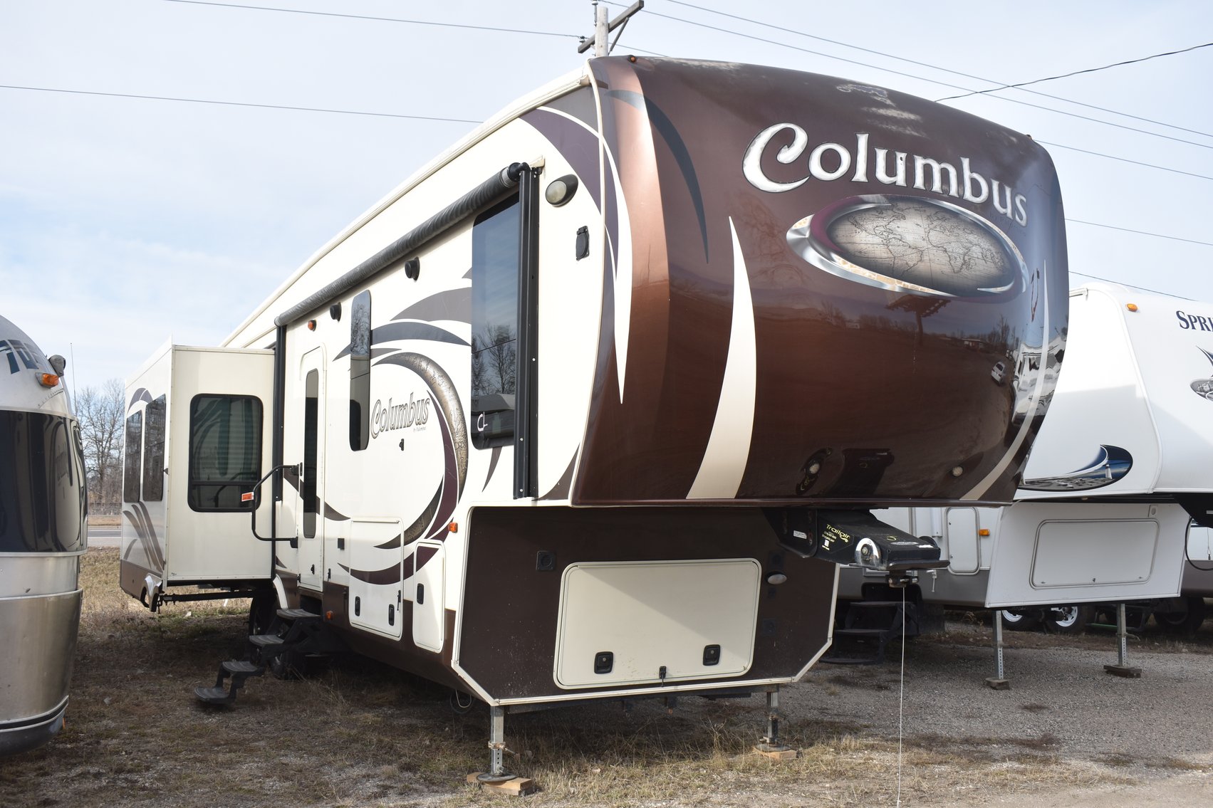 (11) Campers: 5th Wheels, Travel Trailers, Air Stream (123057)