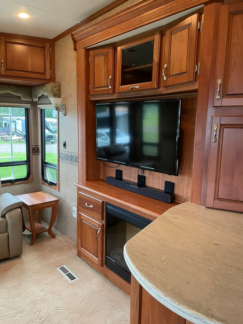 2010 Carriage By Cameo M36FWS 5th Wheel Camper (125165)