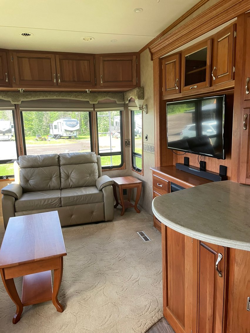 2010 Carriage By Cameo M36FWS 5th Wheel Camper (125165)