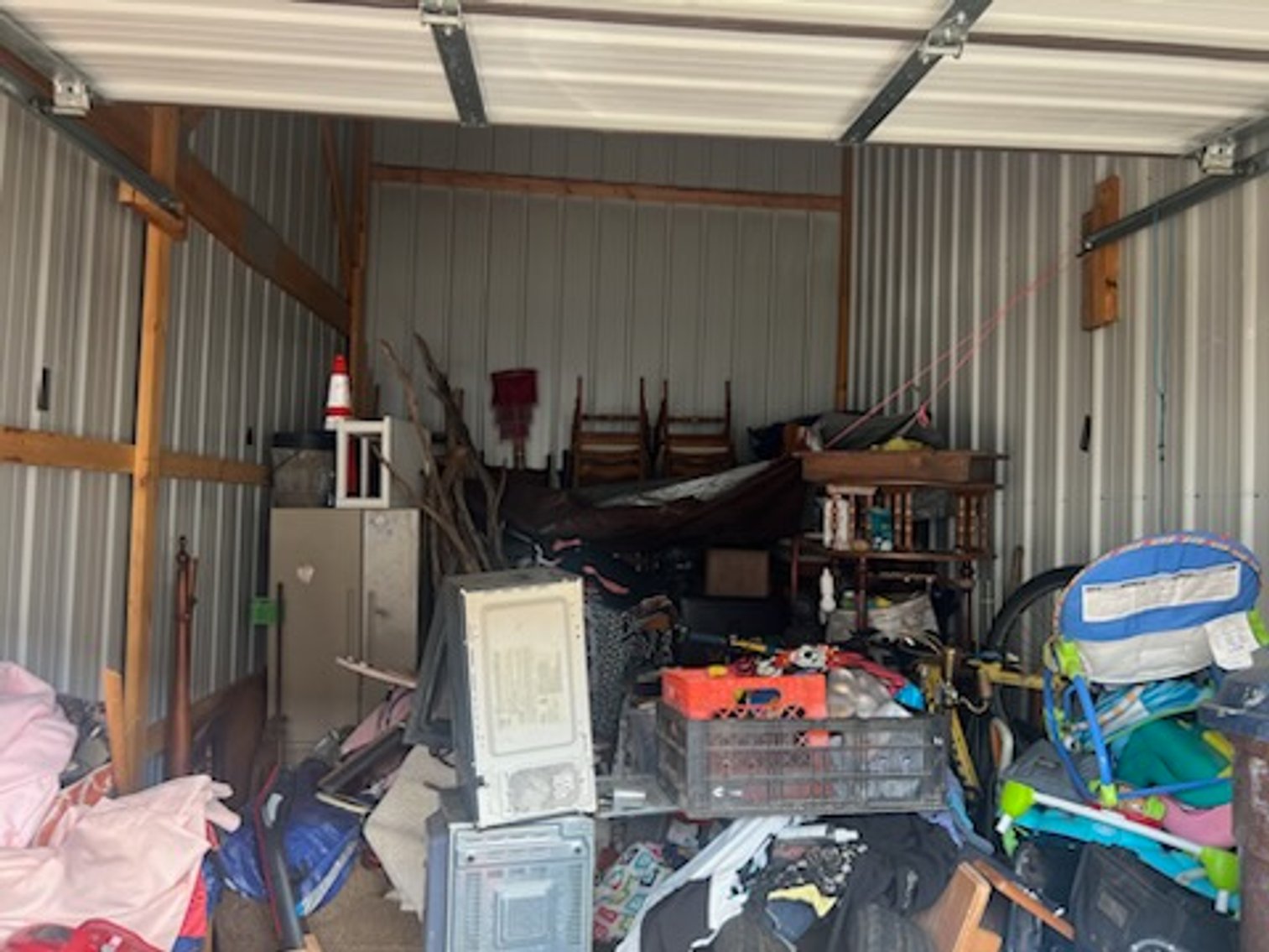 Contents of Storage Units  (126316)