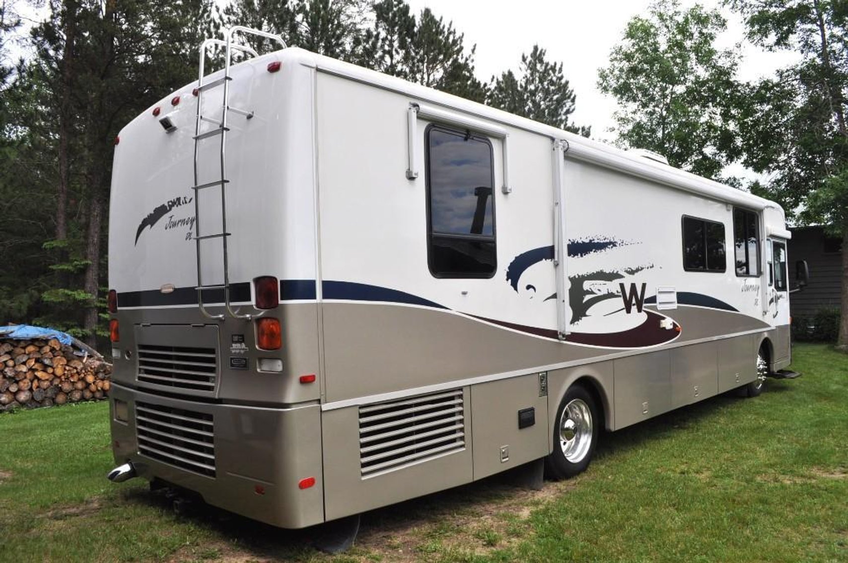 2002 Winnebago Journey DL 36'