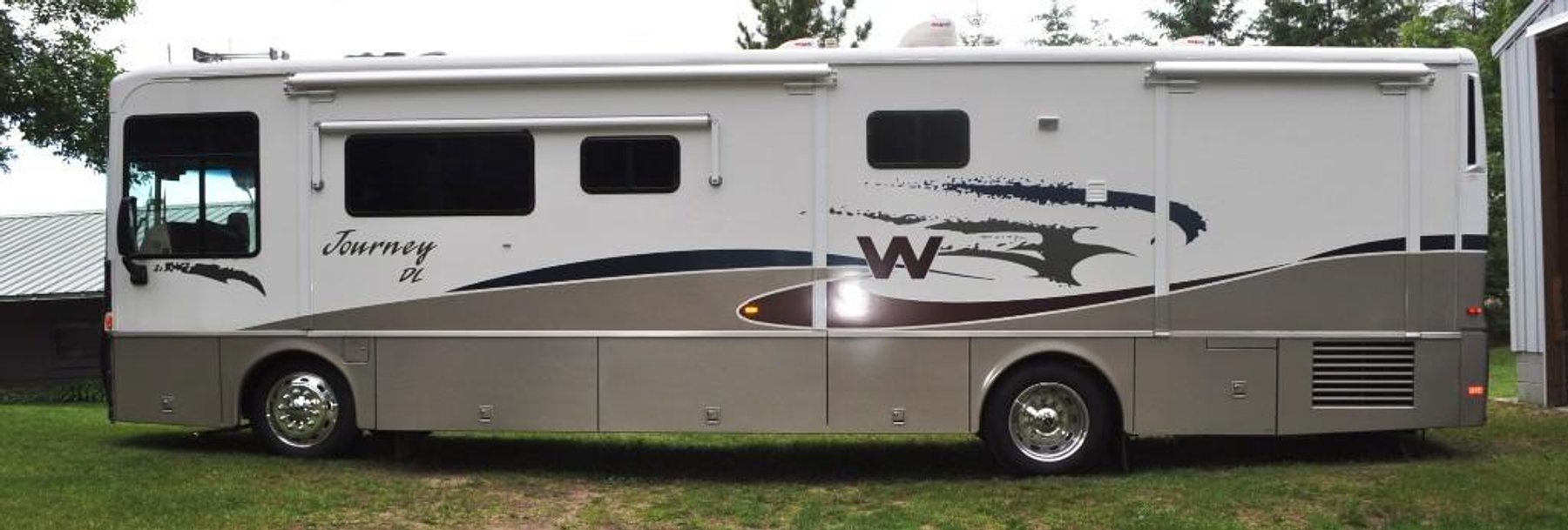 2002 Winnebago Journey DL 36'