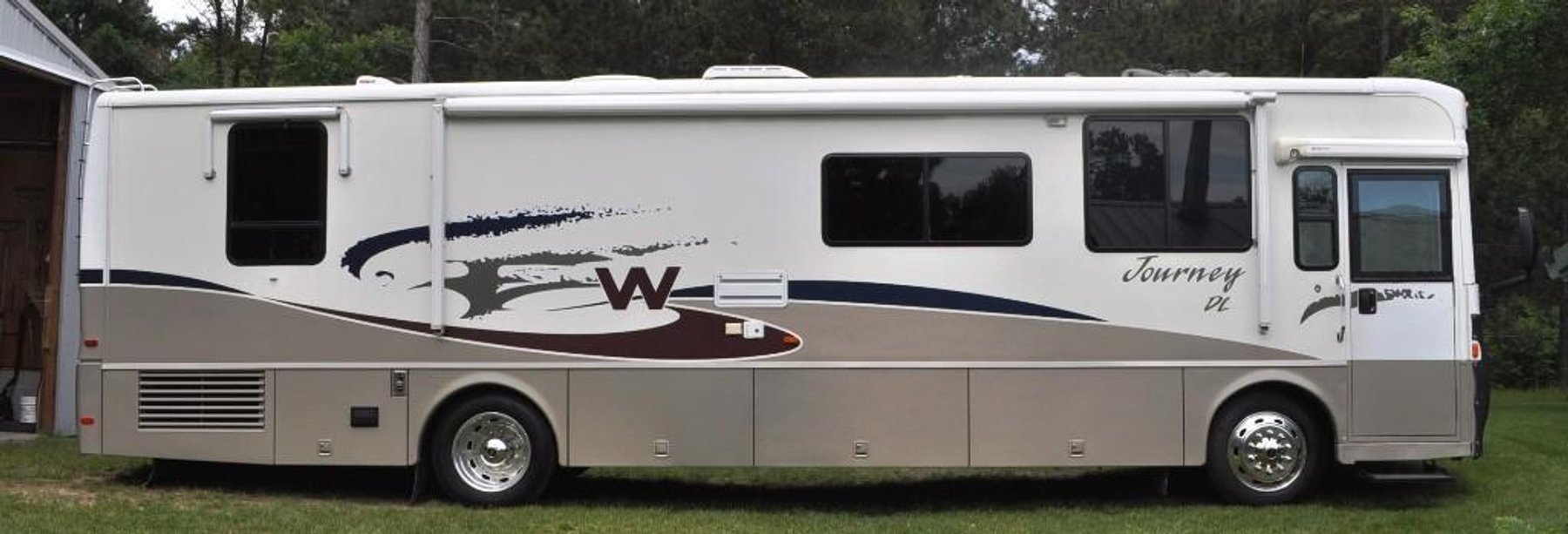 2002 Winnebago Journey DL 36'