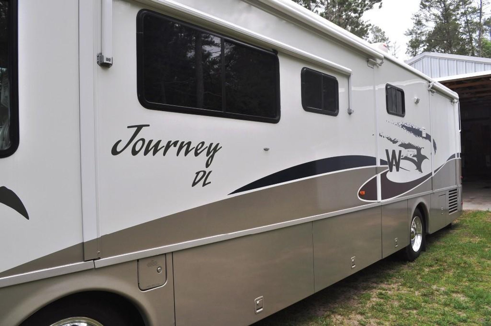 2002 Winnebago Journey DL 36'