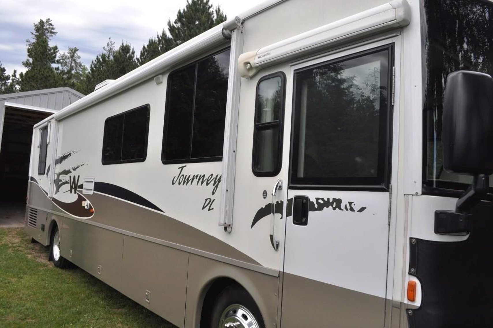 2002 Winnebago Journey DL 36'