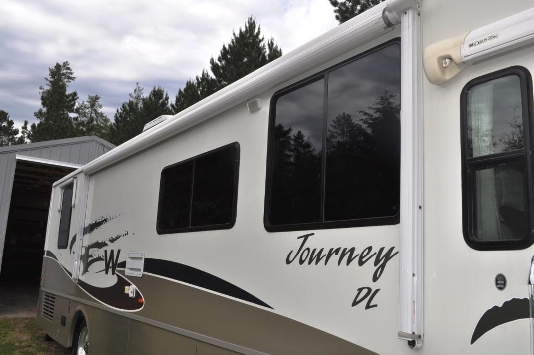 2002 Winnebago Journey DL 36'