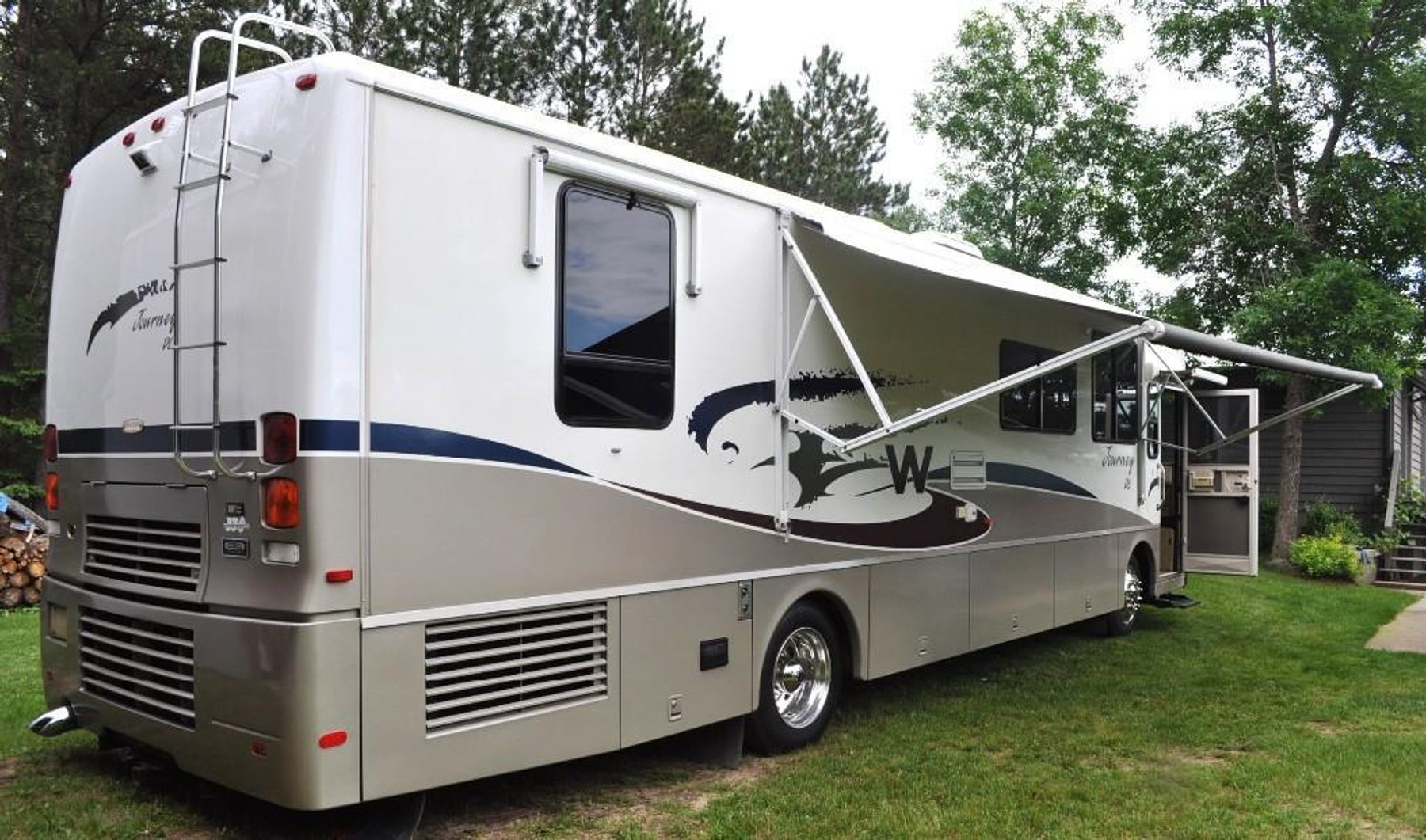 2002 Winnebago Journey DL 36'