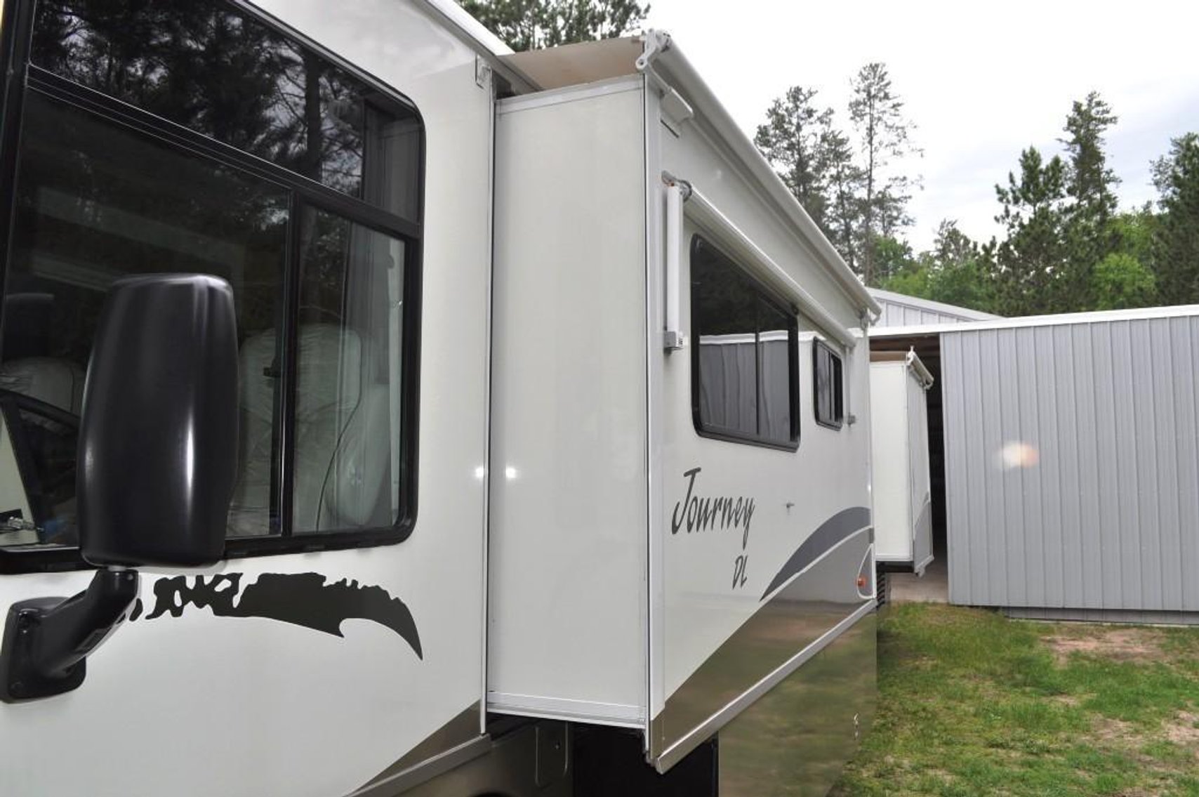 2002 Winnebago Journey DL 36'