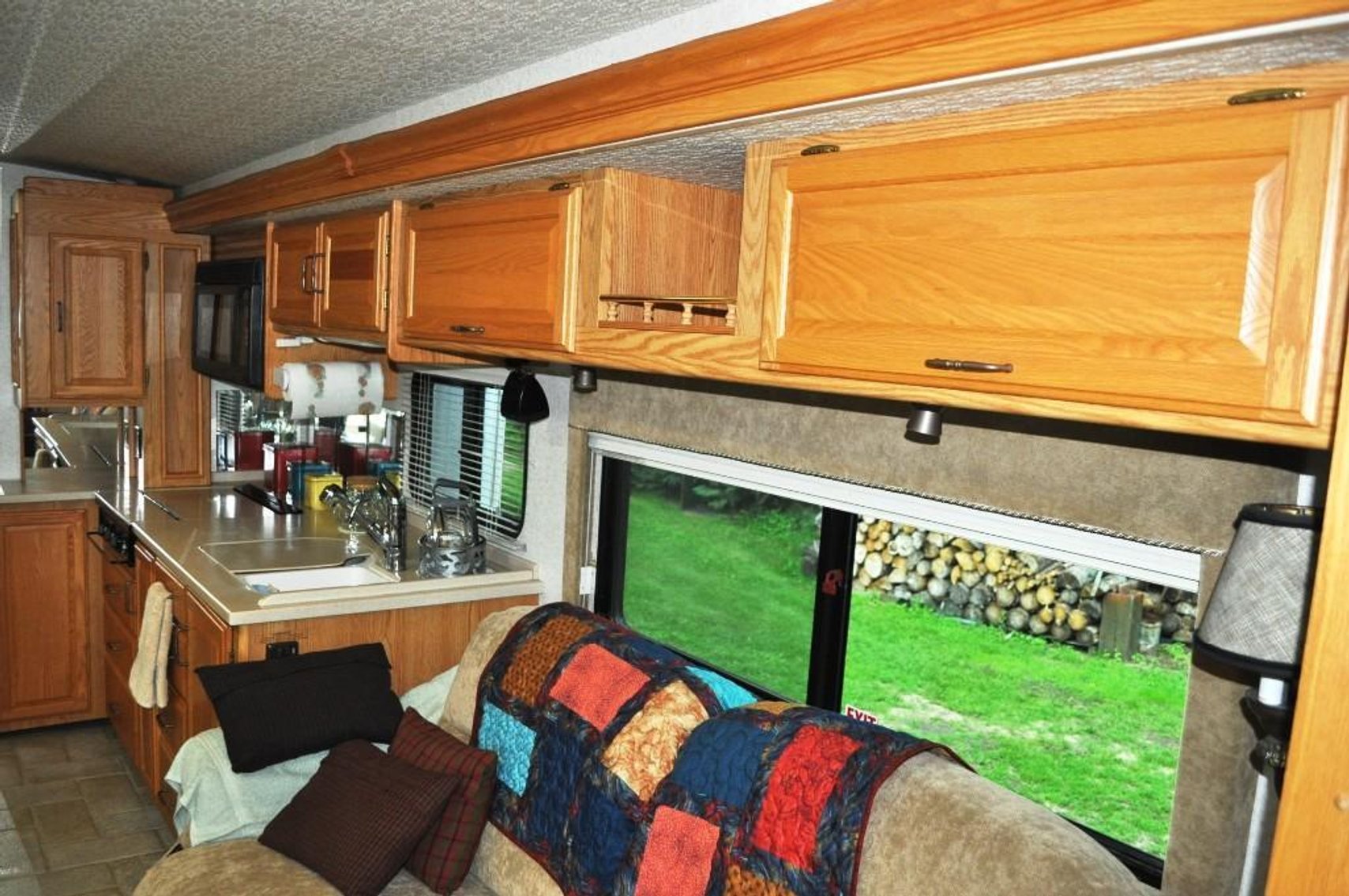 2002 Winnebago Journey DL 36'