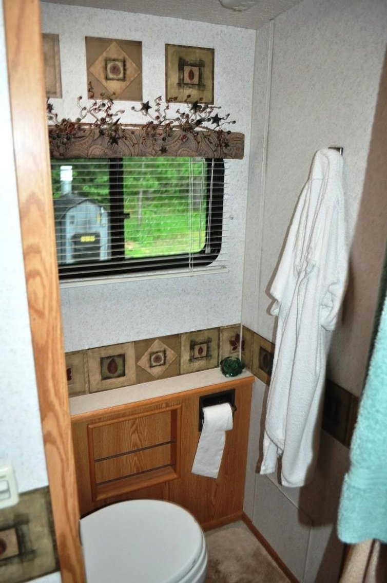 2002 Winnebago Journey DL 36'