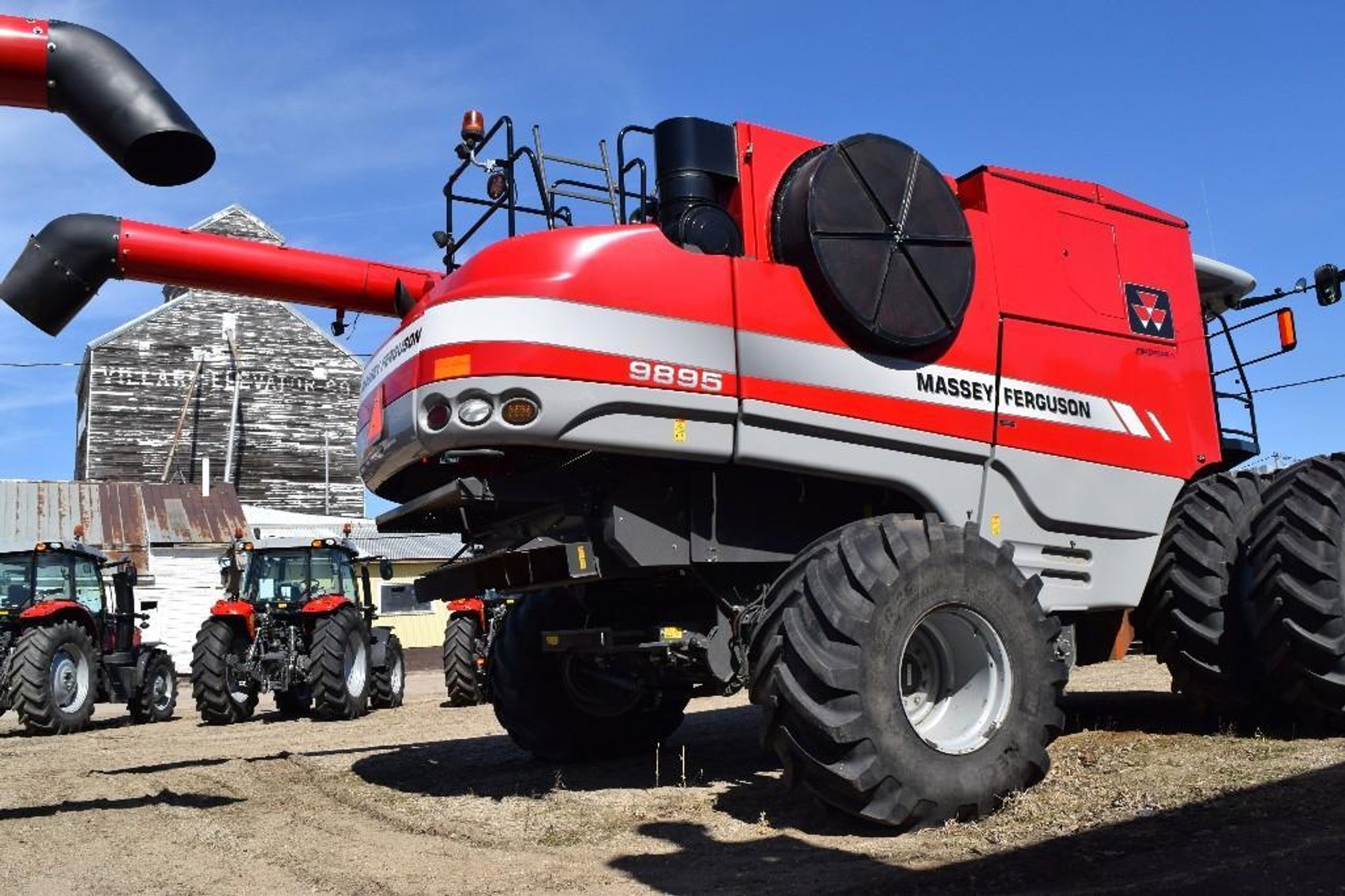 2011 Massey Ferguson 9895