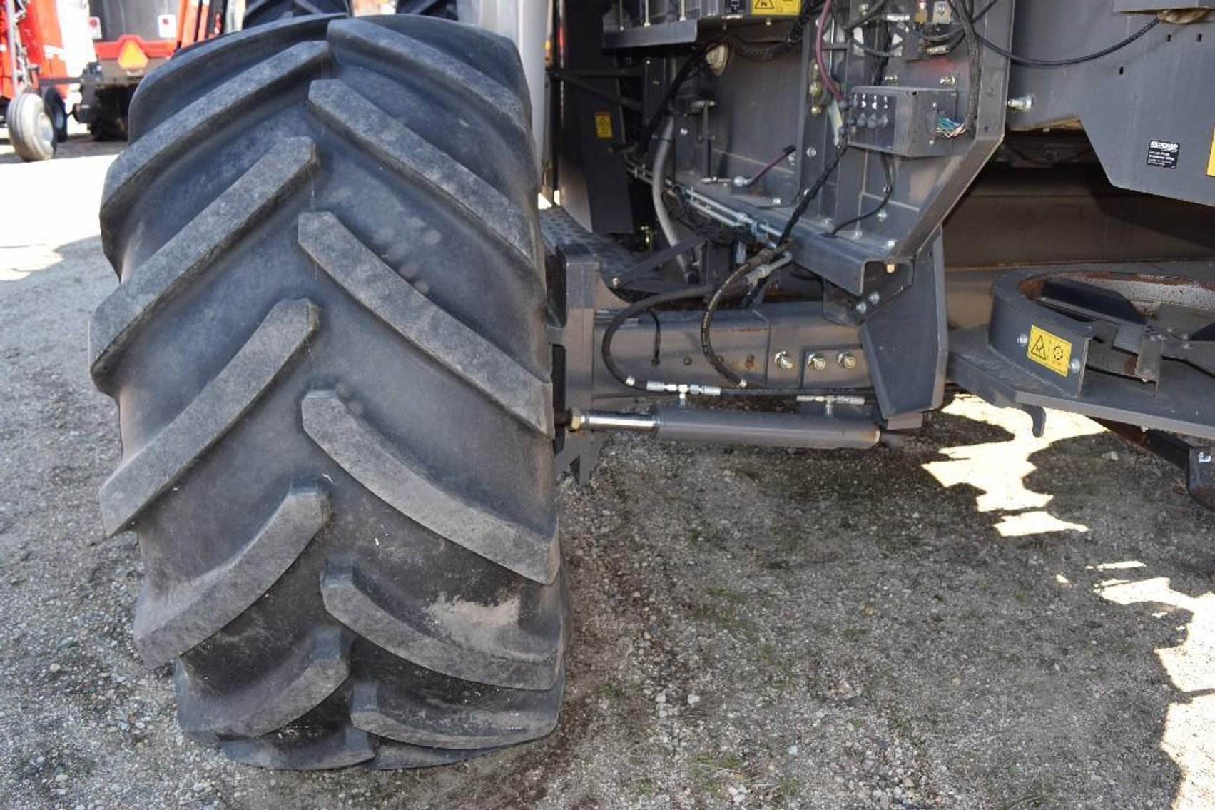 2011 Massey Ferguson 9895