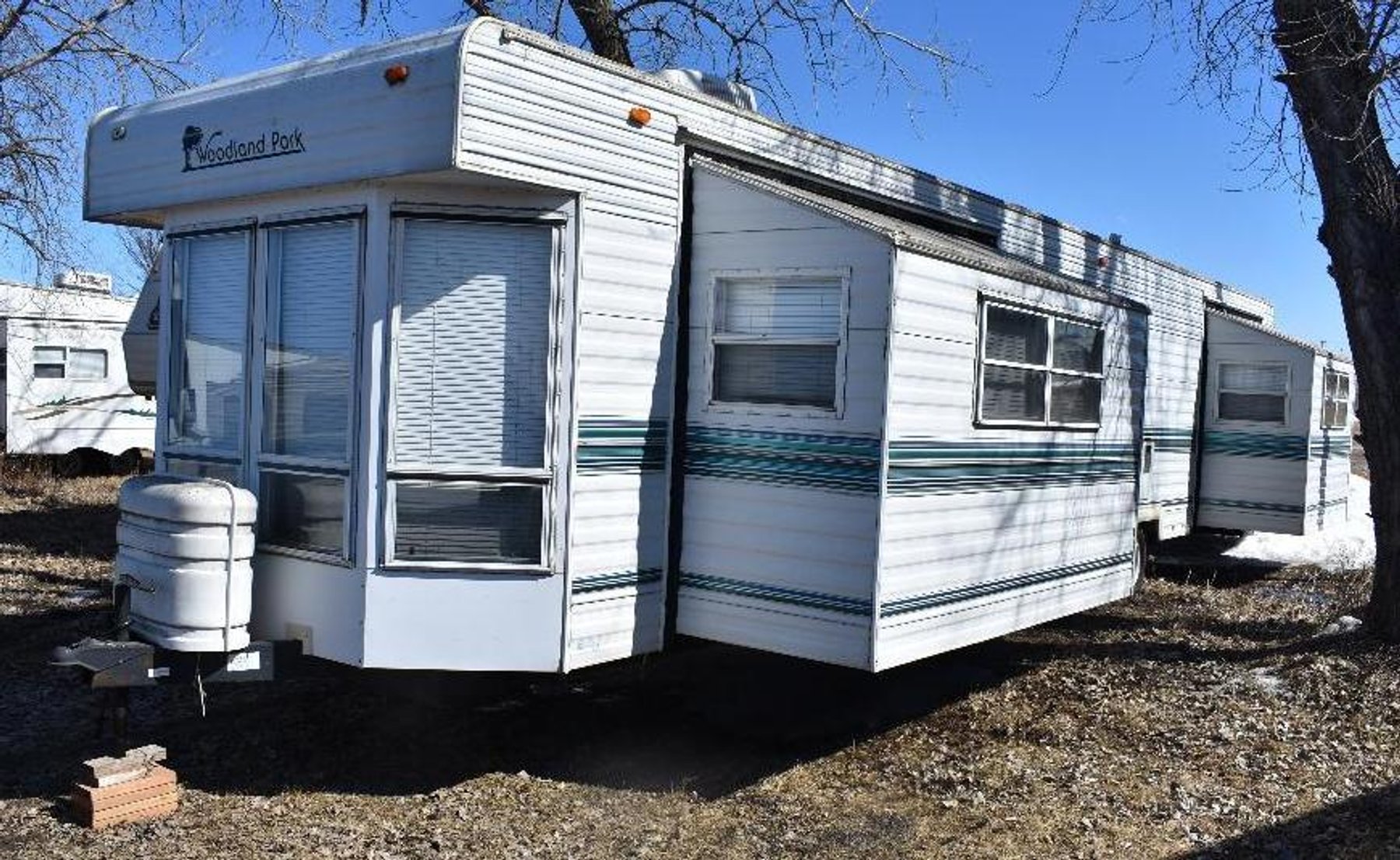 10 Units: (2) Motorhomes, 5th Wheels & Bumper Hitch Campers