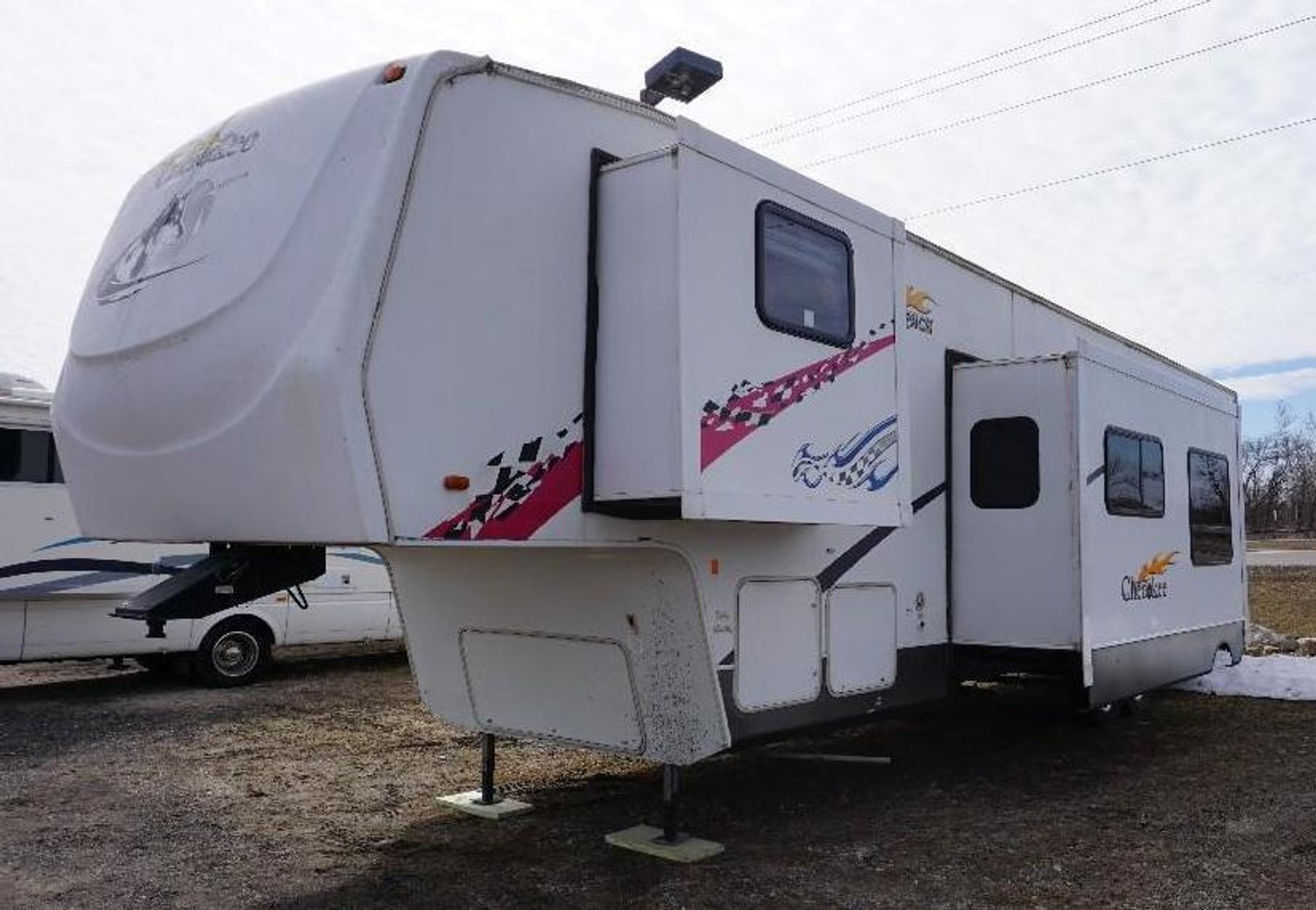 2006 38' 5th Wheel Cherokee Wolfpack 385WP Camper/Toy Hauler