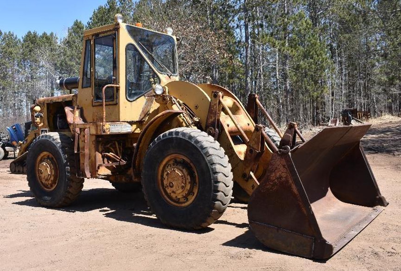 Excavating, Gravel Pit, AG Equipment: Volvo Off Road Dump Truck, Ford Dump Truck, Powerscreen, Cat 950 Loader